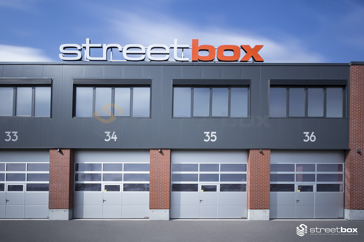 50m² commercial

Box on the upper floor of 50m2 - 5m x 10m

For SMEs, freelancers and private, surfaces of 50 m2 on 1 level (on the upper floor)
Very well located close to amenities and highway
Amperage: 16A, 30 mA three-phase

Hall 100% modular delivered with the following equipment:
Electricity
Te, photo 2 of 3