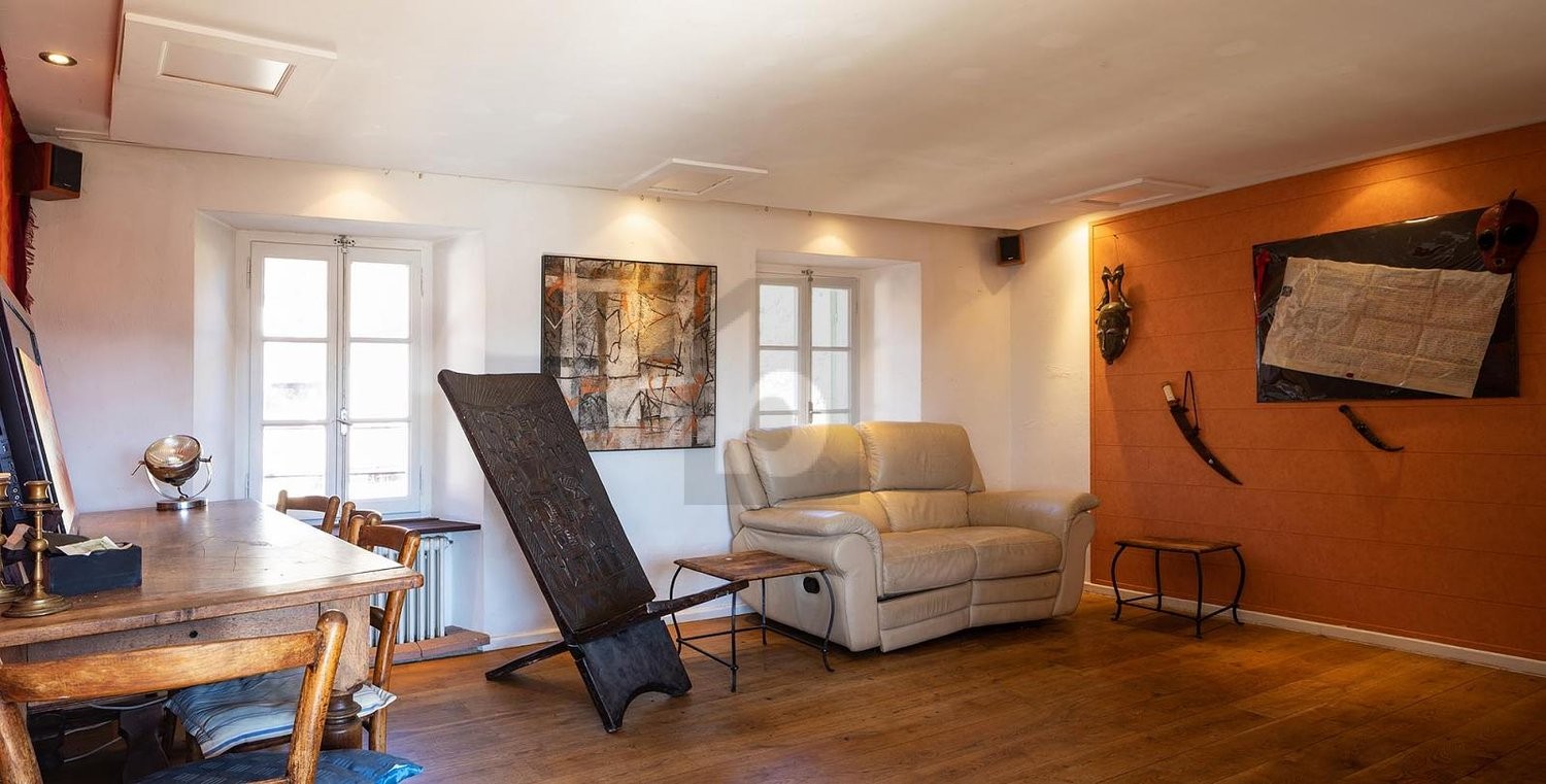 8 ½ rooms single house, photo 2 of 4