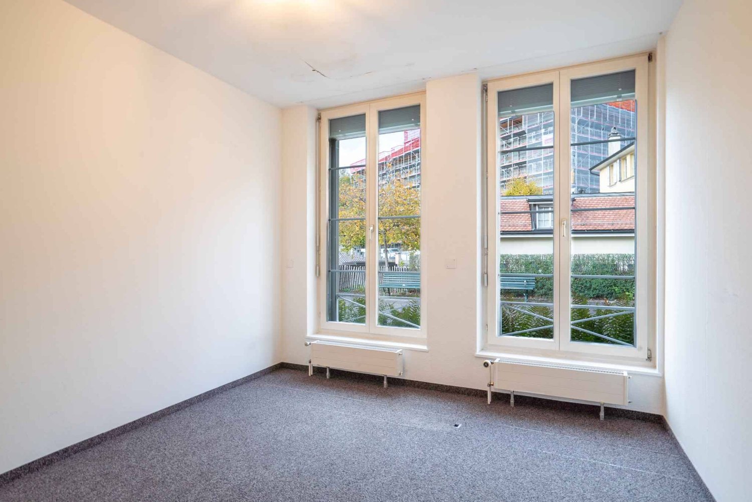 217m² office, photo 1 of 6