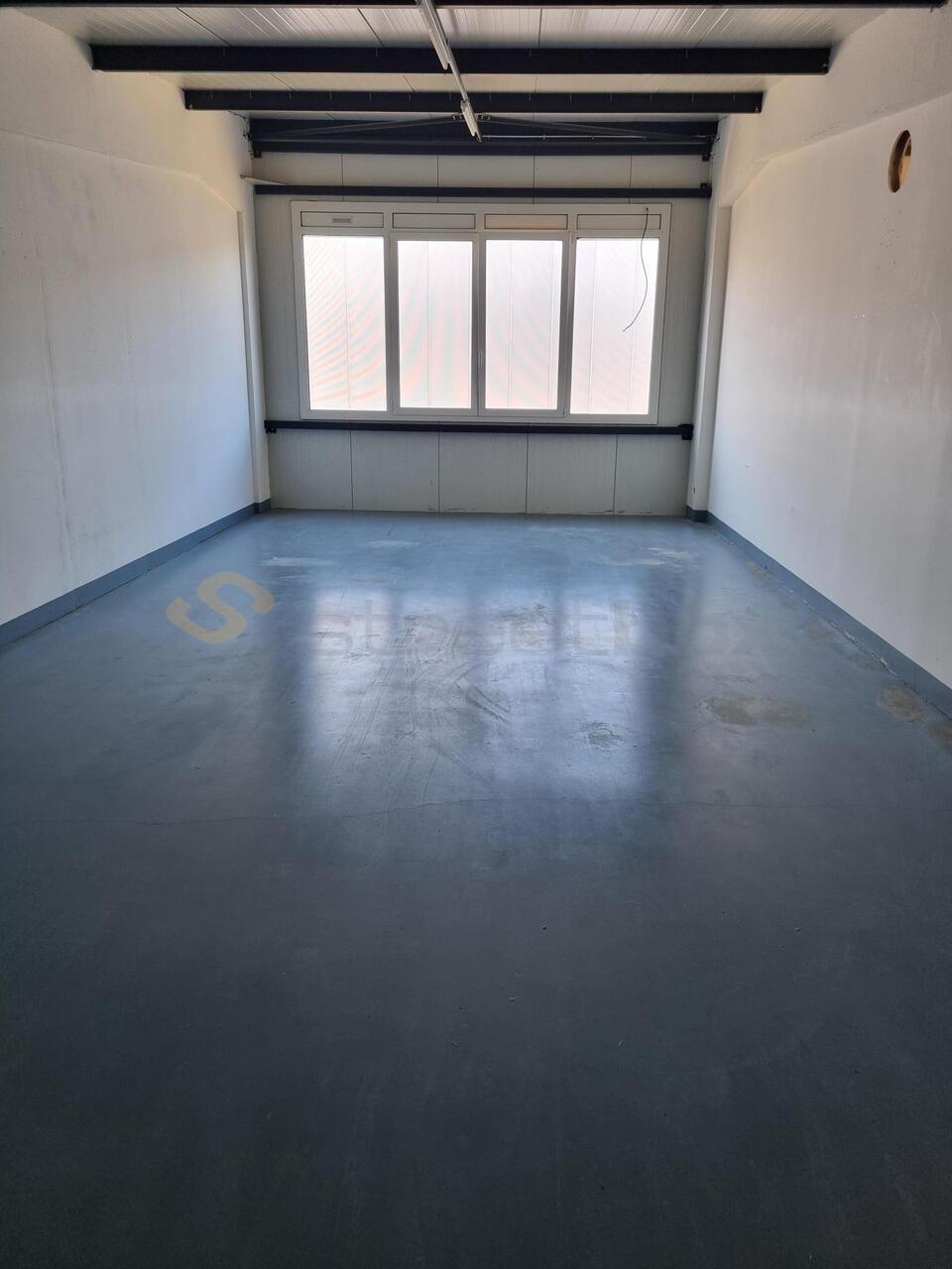 120m² commercial

Box n134 et 135

For SMEs, freelancers and private, surfaces of 120m2 on the first floor
Very well located close to amenities and highway
Level access
Depth: 12 m
Ceiling height: 3.20 m
Ground floor floor load: 1000 kg/m2
Amperage: 16A, 30 mA three-phase

100% modular hall delivere, photo 4 of 5