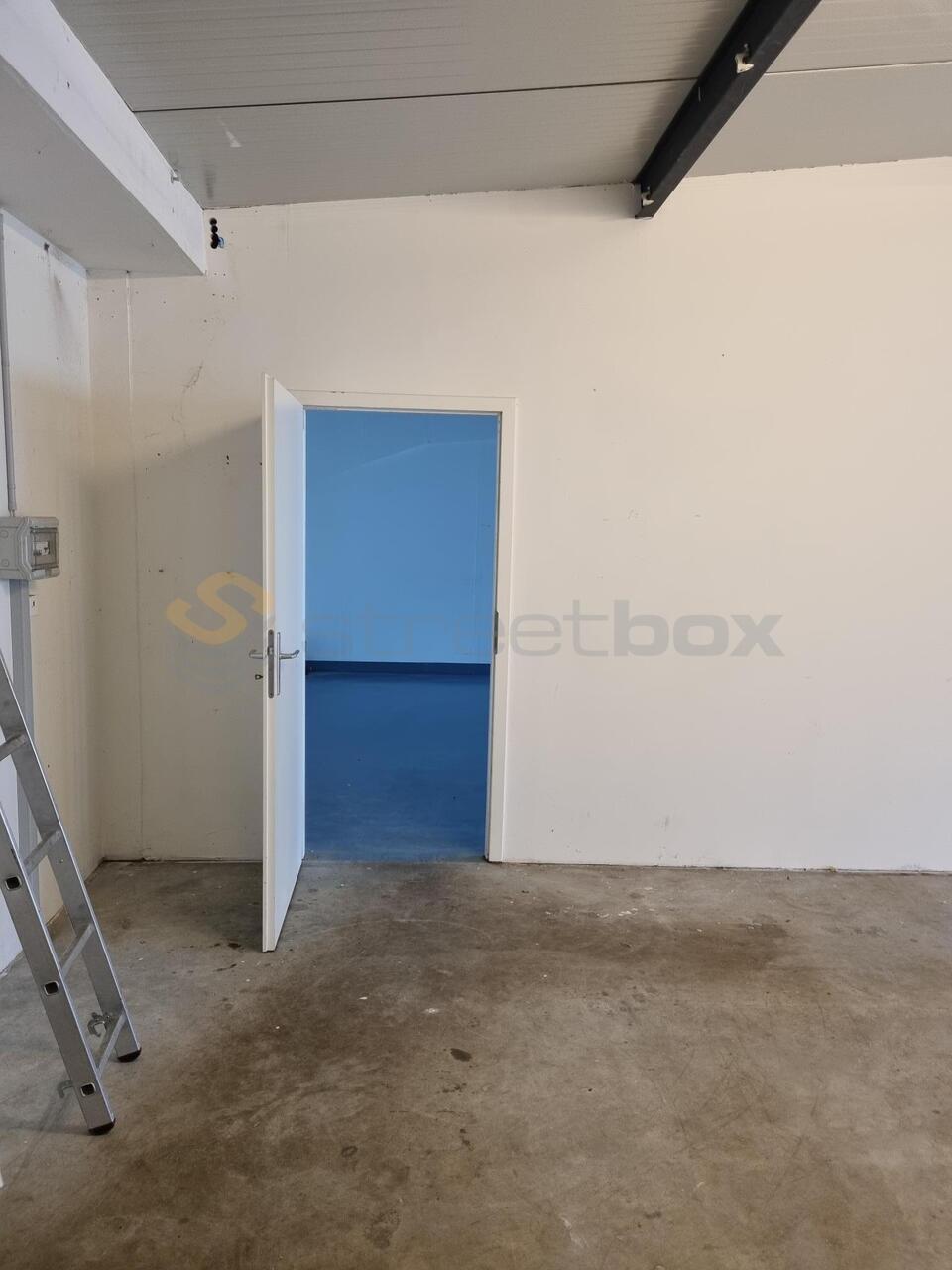 120m² commercial

Box n134 et 135

For SMEs, freelancers and private, surfaces of 120m2 on the first floor
Very well located close to amenities and highway
Level access
Depth: 12 m
Ceiling height: 3.20 m
Ground floor floor load: 1000 kg/m2
Amperage: 16A, 30 mA three-phase

100% modular hall delivere, photo 2 of 5
