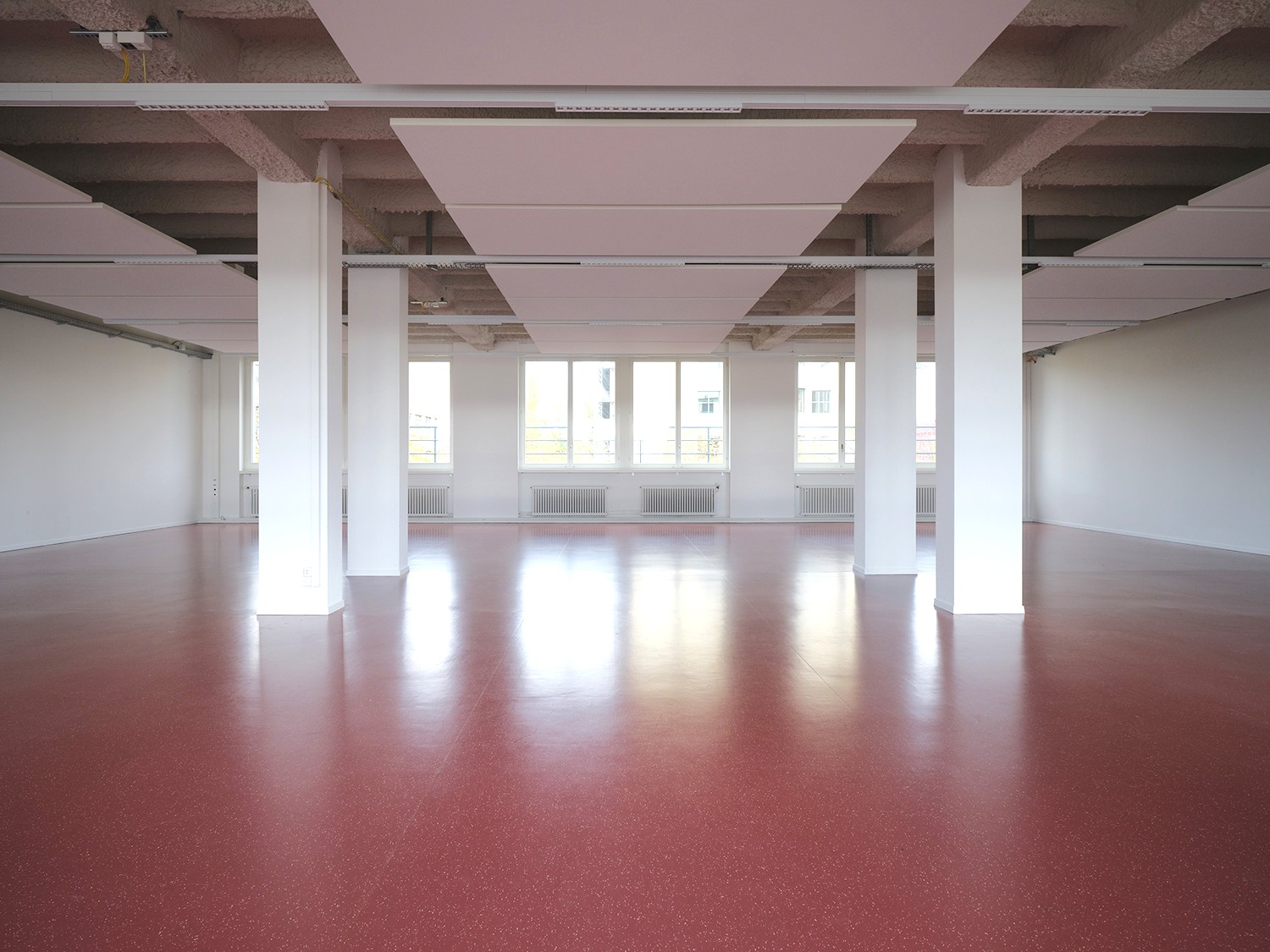1100m² commercial, photo 2 of 10
