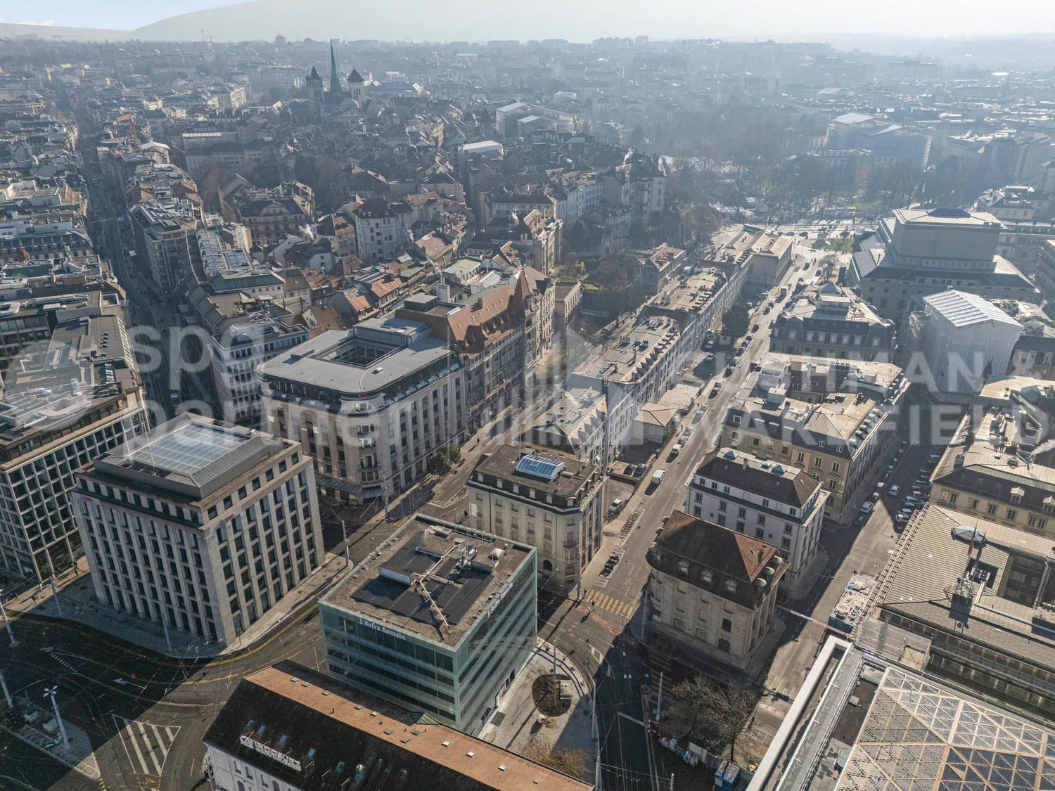 925m² office