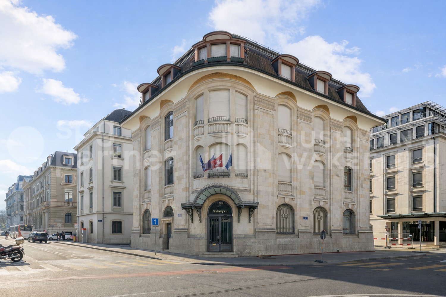 925m² office