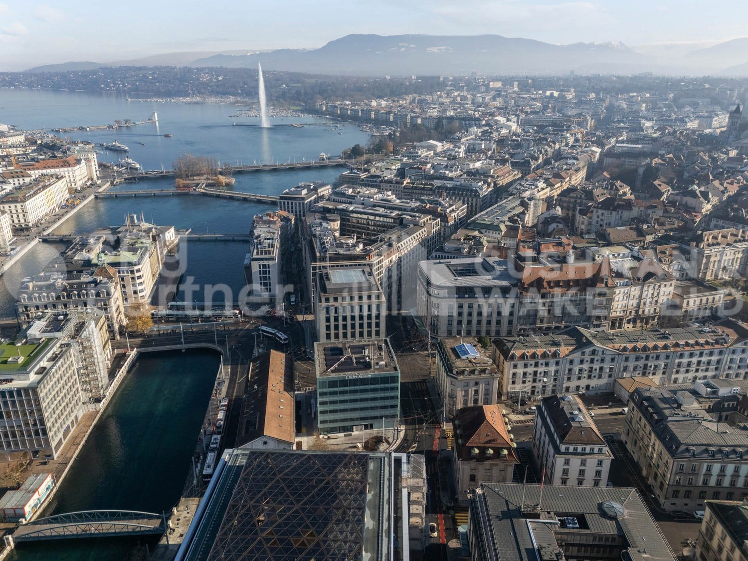 925m² office