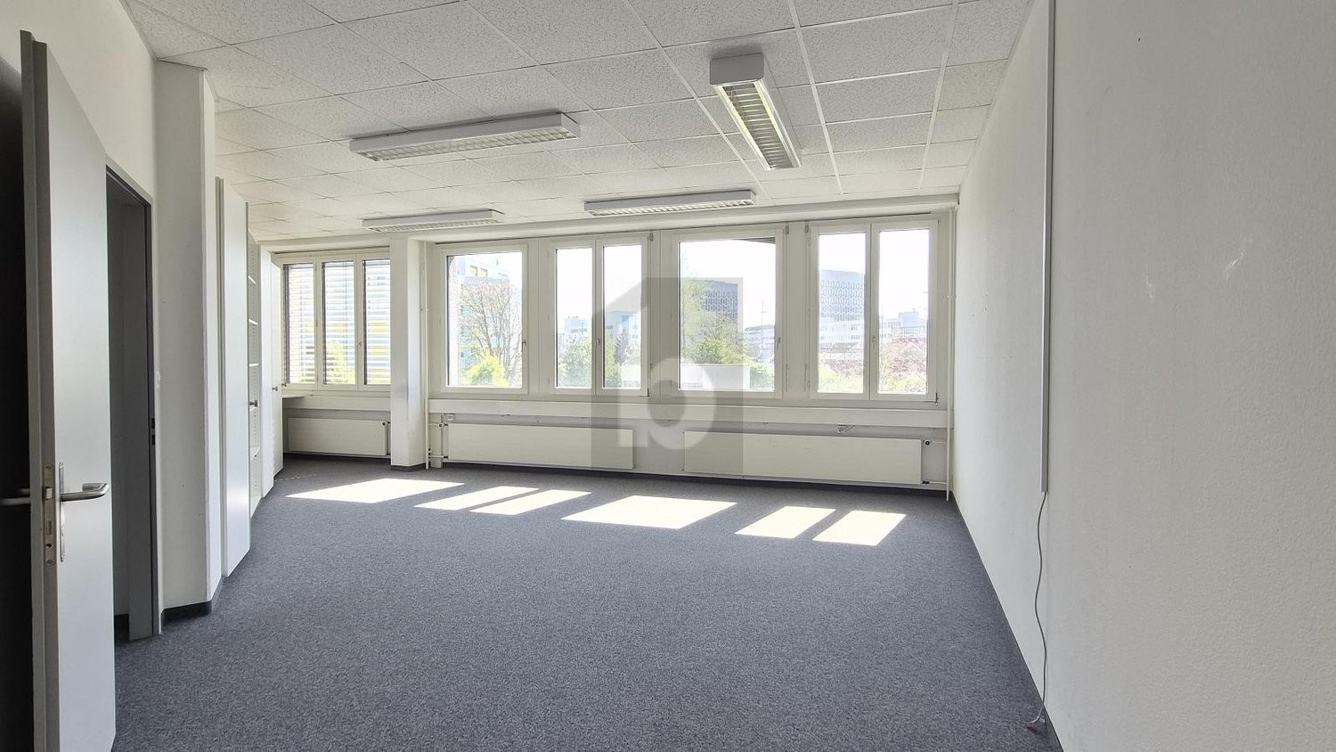 410m² office, photo 3 of 4