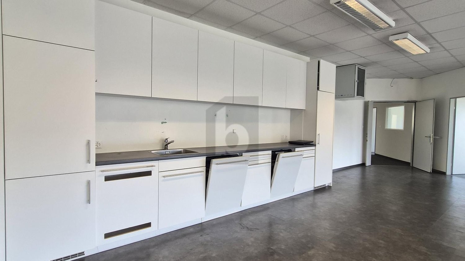 410m² office, photo 2 of 4