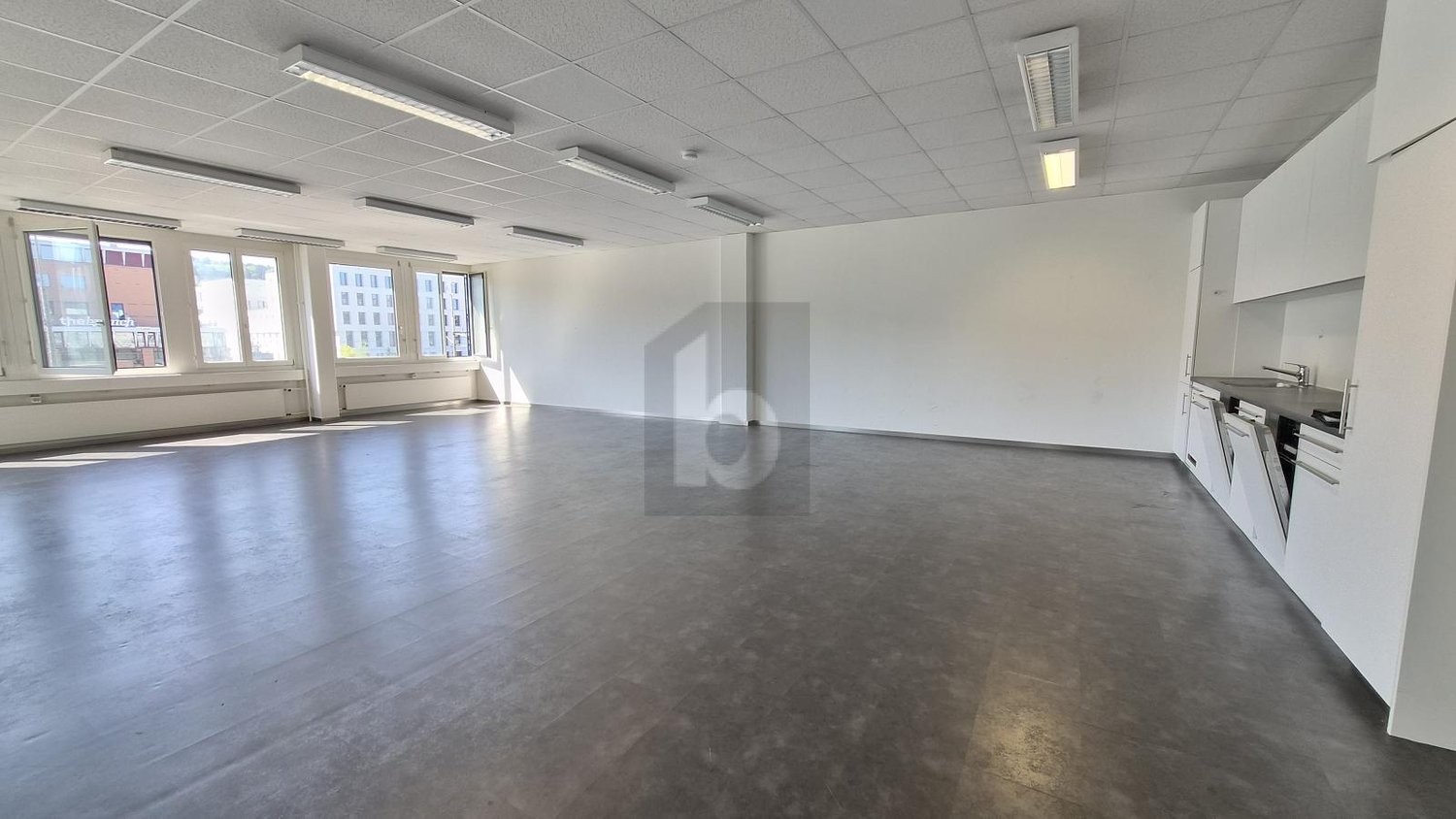 410m² office, photo 1 of 4