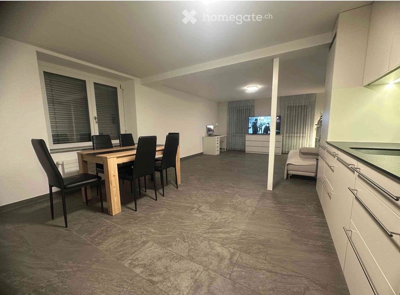 5 rooms apartment