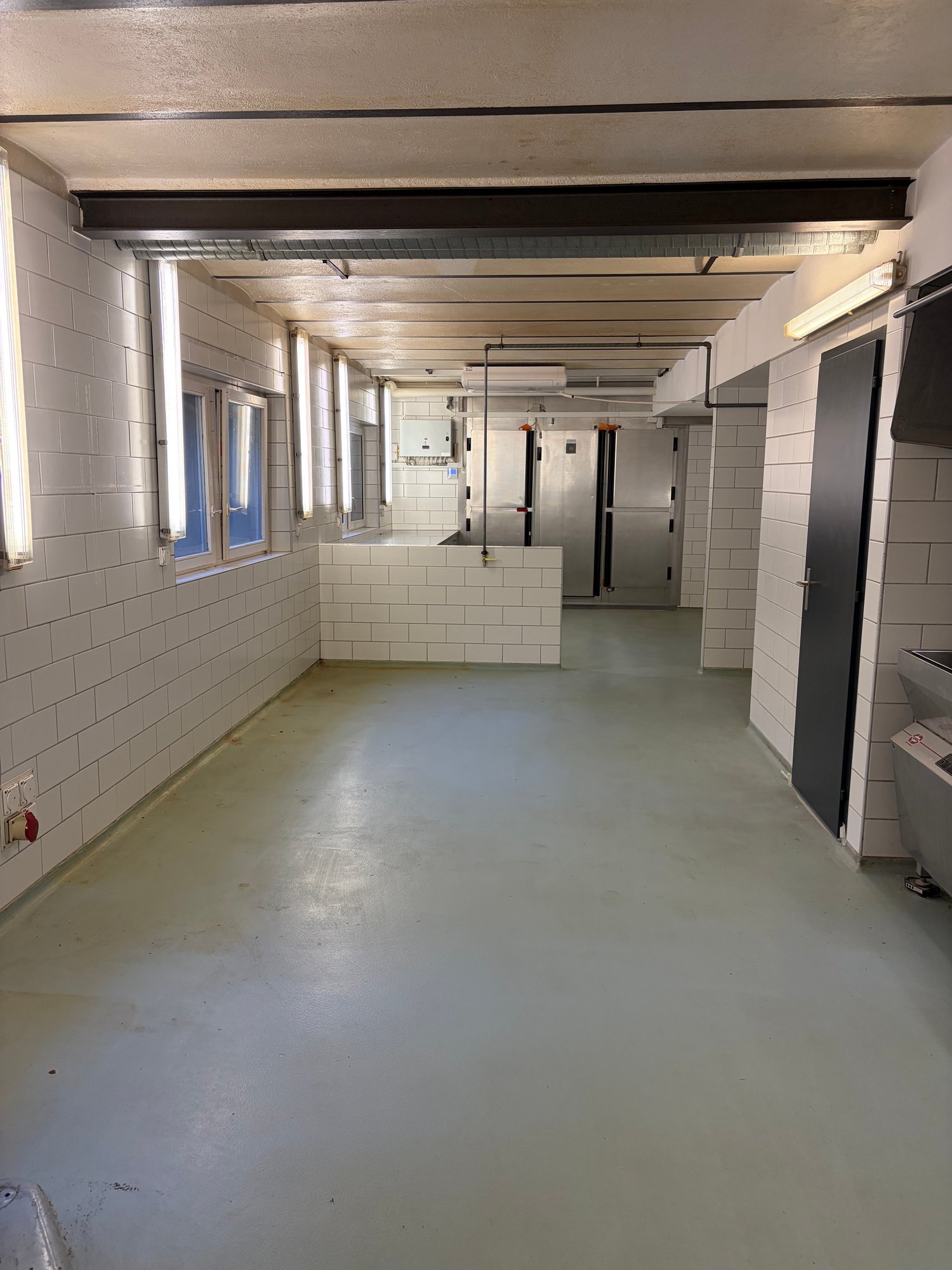 150m² commercial