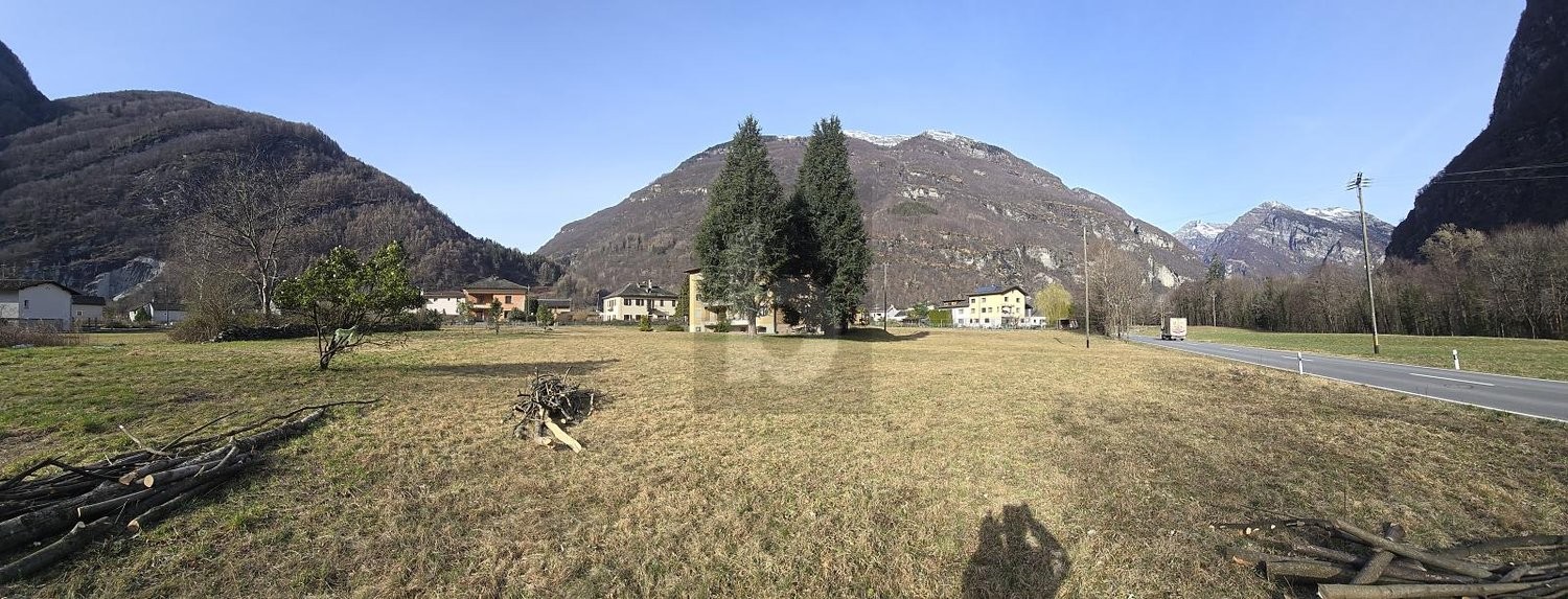 2095m² building land, photo 2 of 3