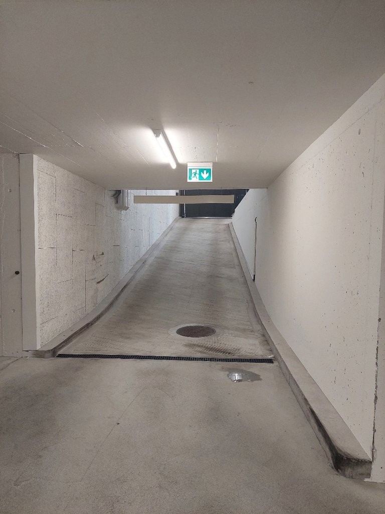 Underground slot, photo 2 of 3