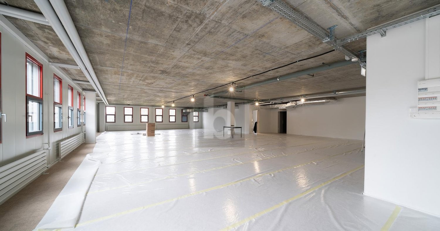 275m² office, photo 1 of 4