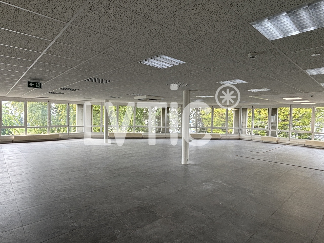 640m² shop, photo 2 of 8