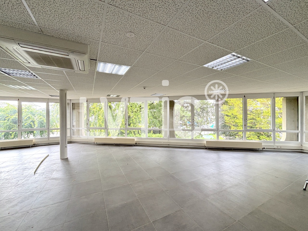 640m² shop, photo 3 of 8