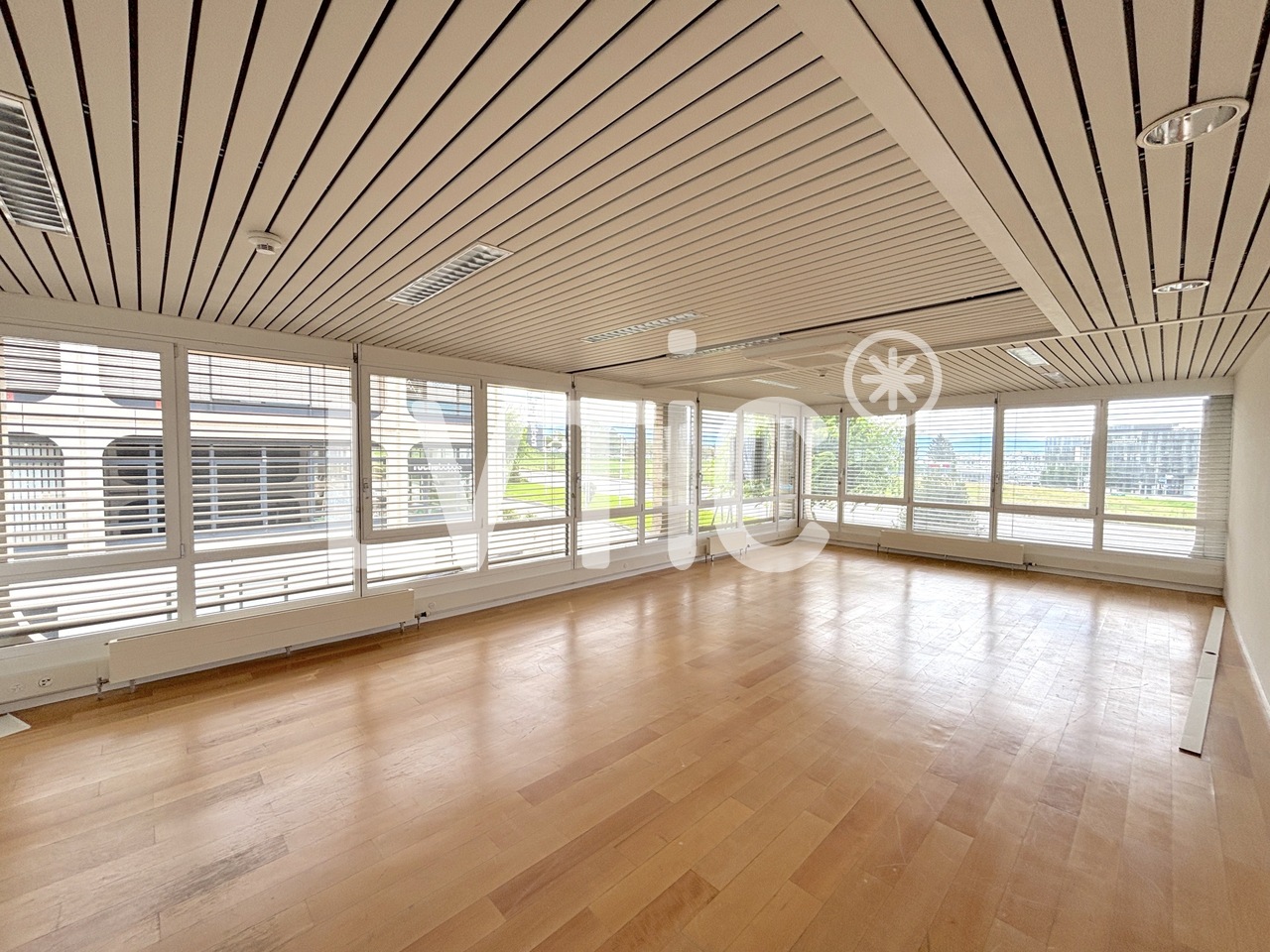 640m² shop, photo 6 of 8