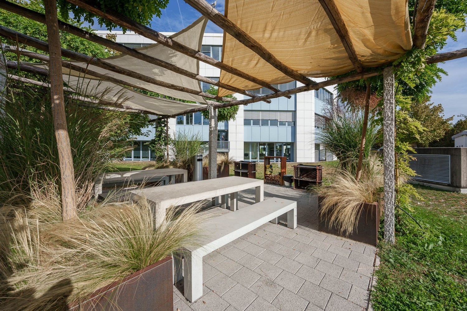 352m² office