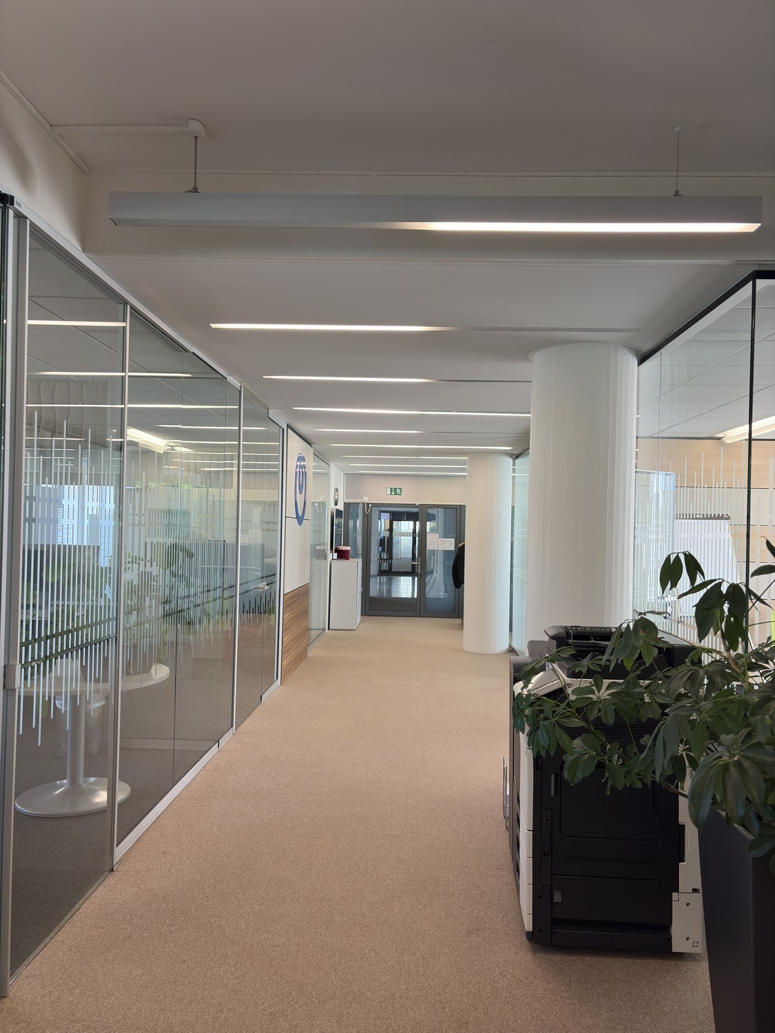 352m² office