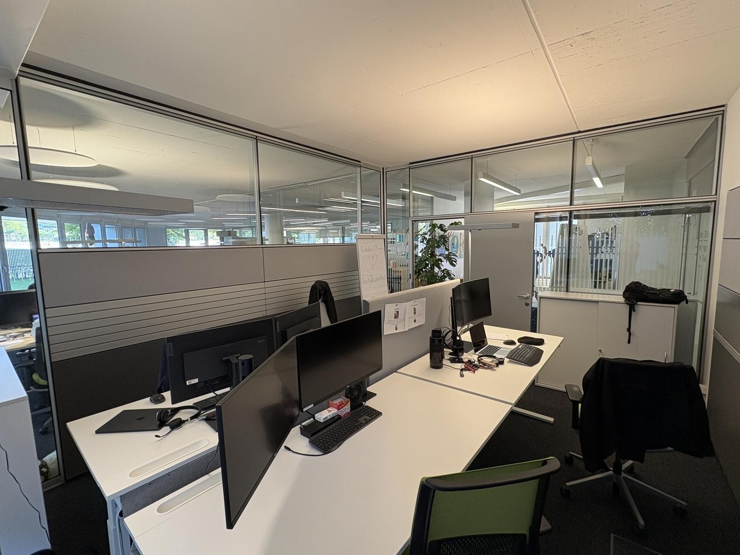 352m² office