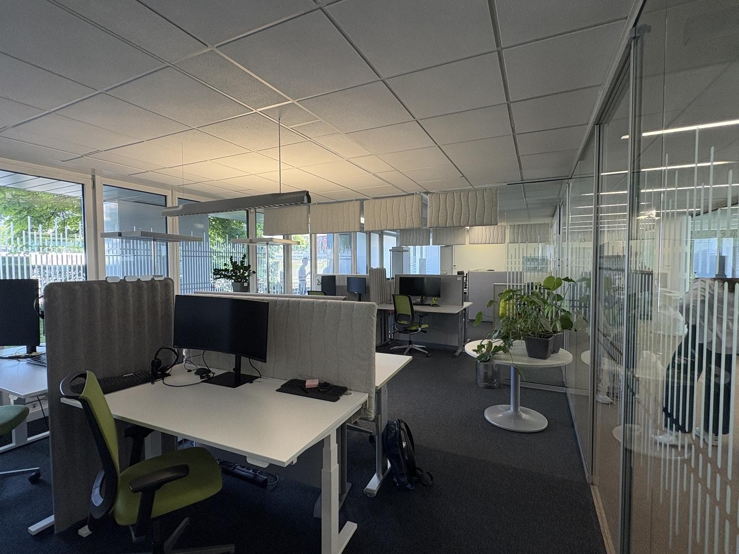 352m² office