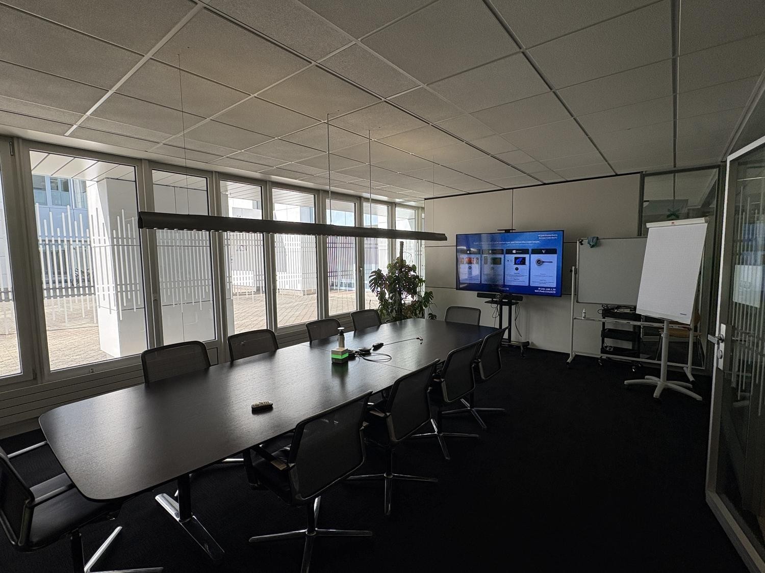 352m² office