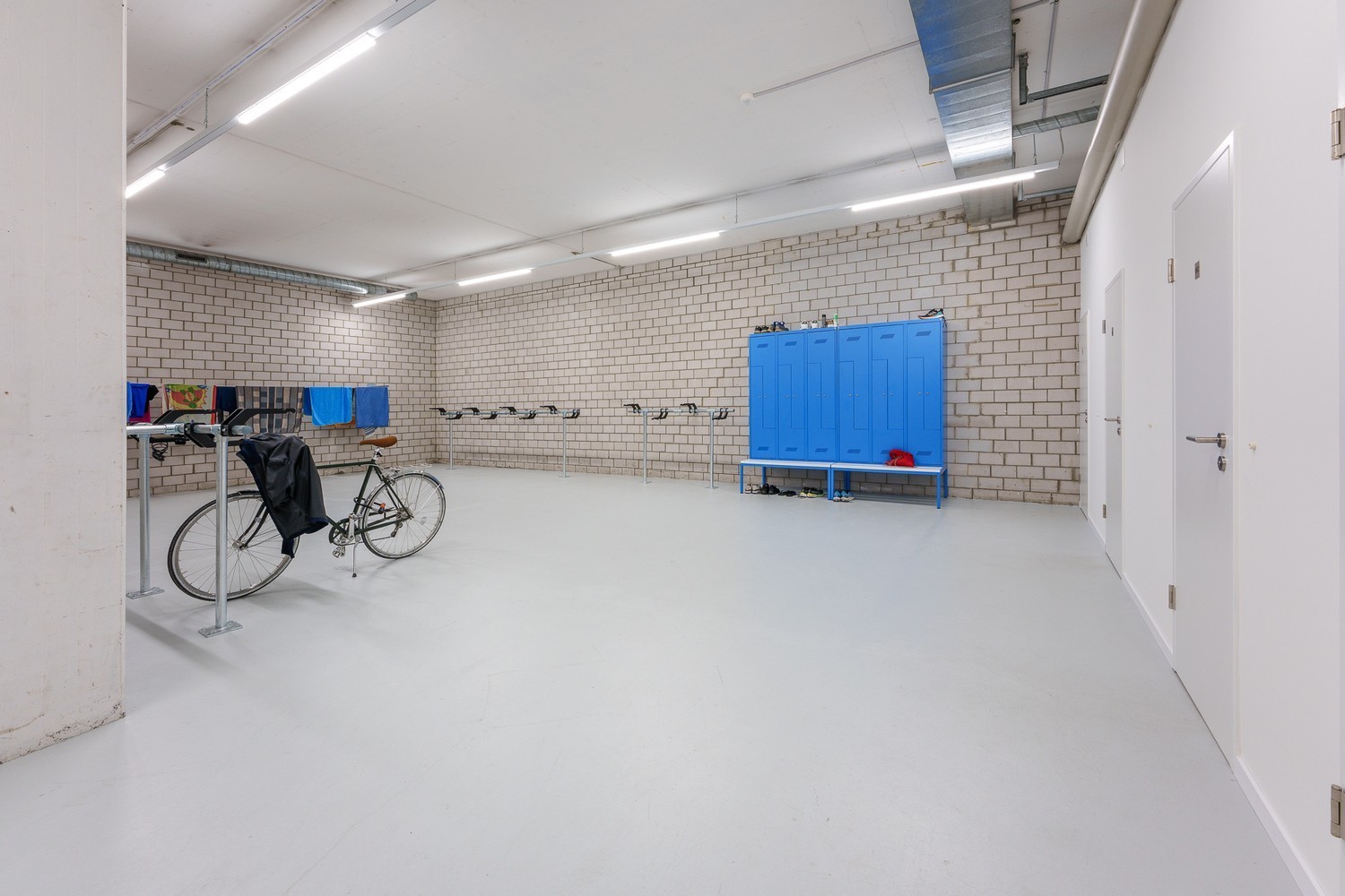 352m² office