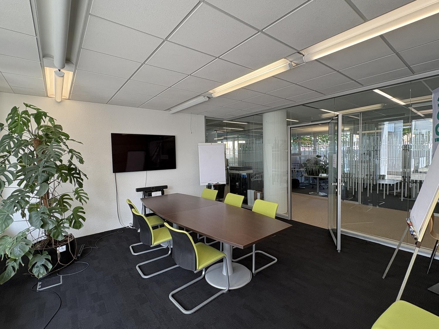 352m² office