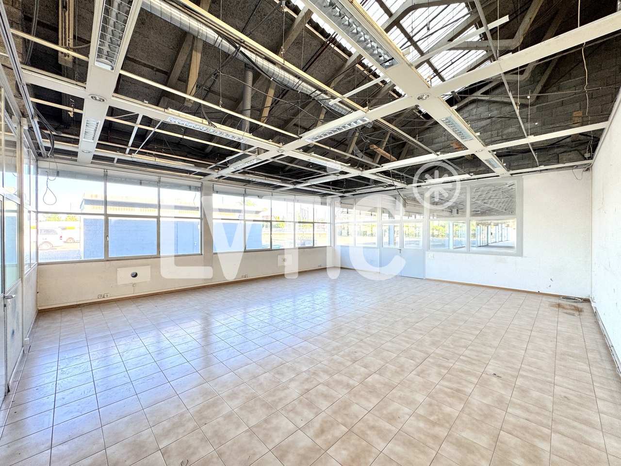 1040m² storage room, photo 6 of 7