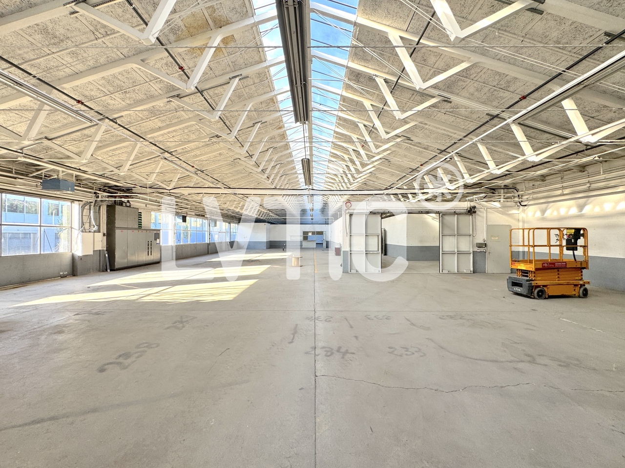 1040m² storage room, photo 2 of 7