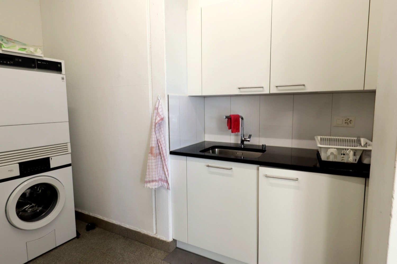 82m² office
