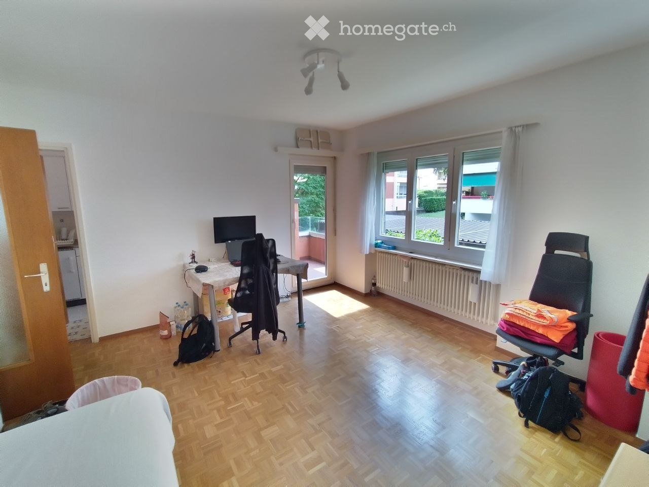 Appartement de 1 ½ pièces

Je cherche un repreneur pour un 1.5 locaux à Viganello, via alla Roggia 25, rez-de-chaussée (techniquement surélevé).   
L'appartement dispose de :   
\- Cuisine séparée   
\- Salle de bain avec baignoire   
\- Balcon   
\- Armoire murale   
\- Buanderie de l'immeuble   
\, photo 1 sur 5