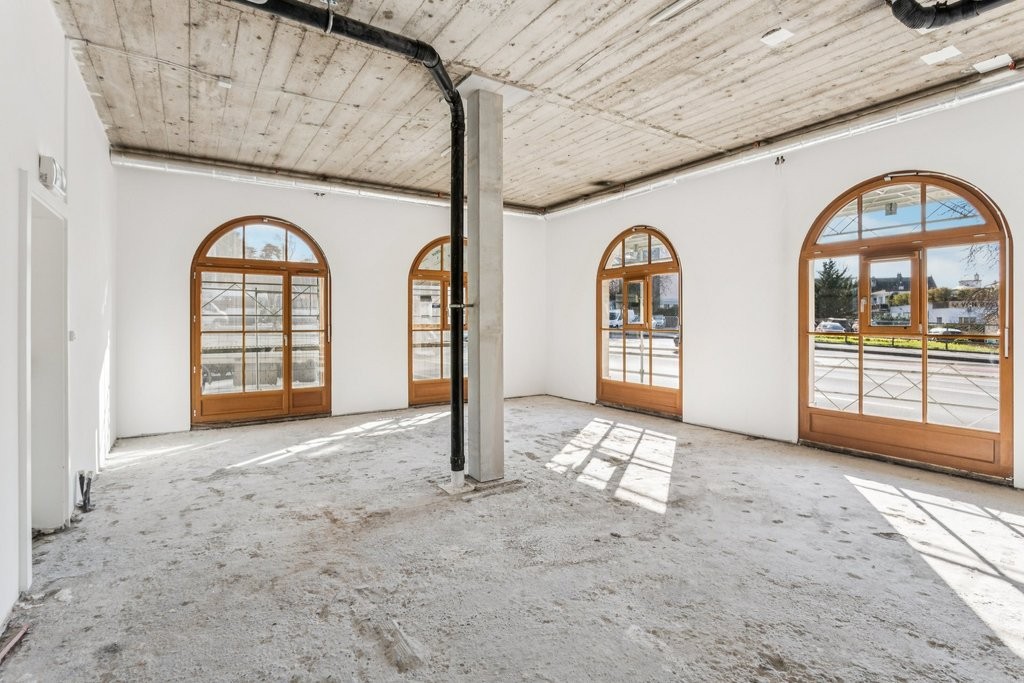 230m² shop