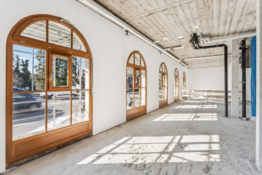 230m² shop