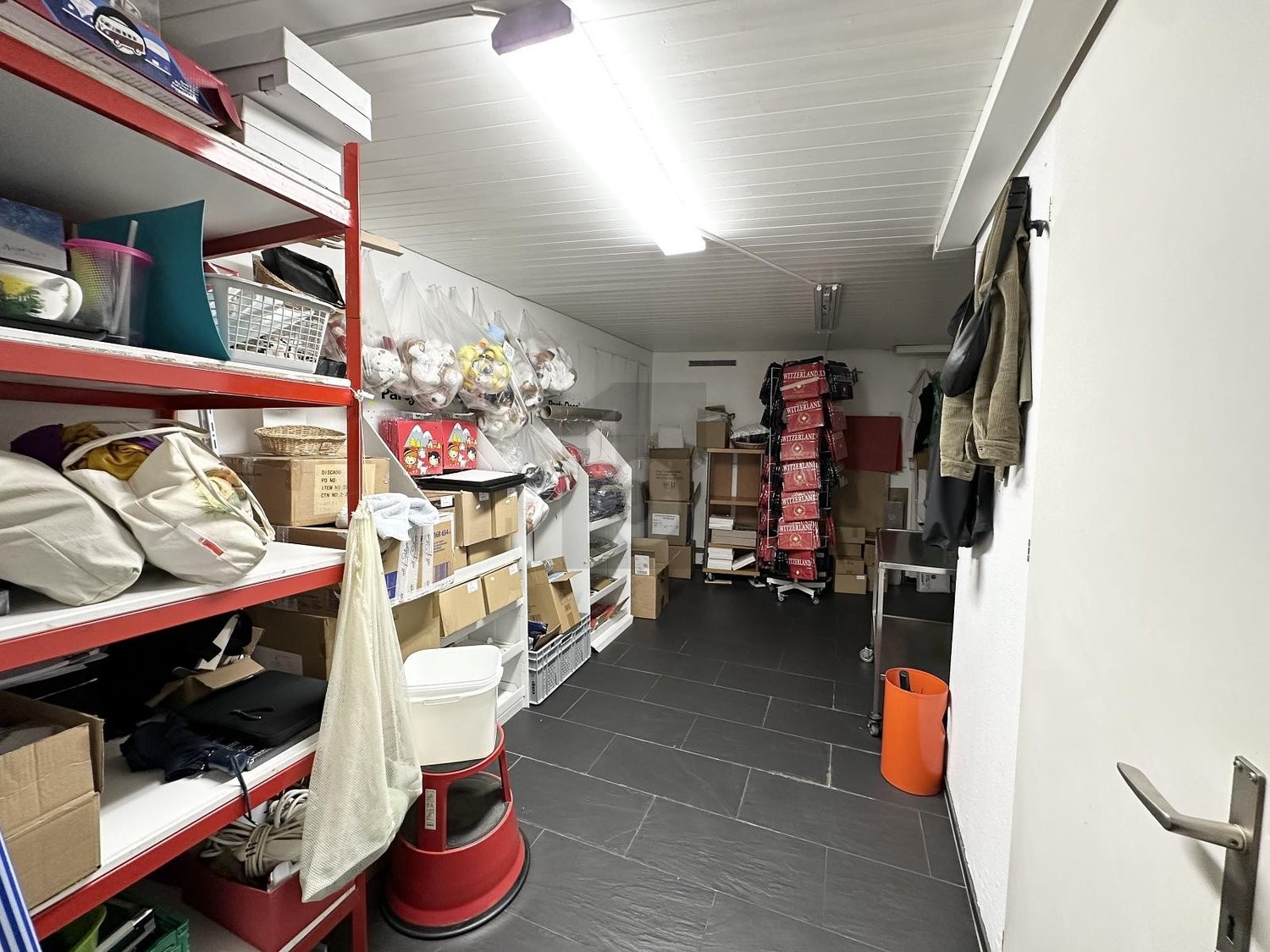 110m² shop, photo 4 of 4