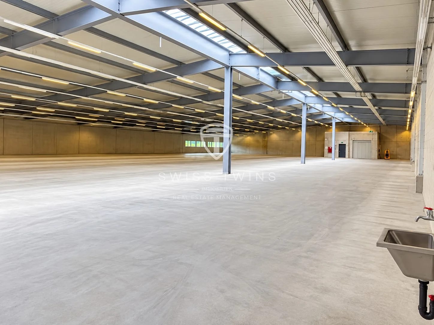 4196m² commercial