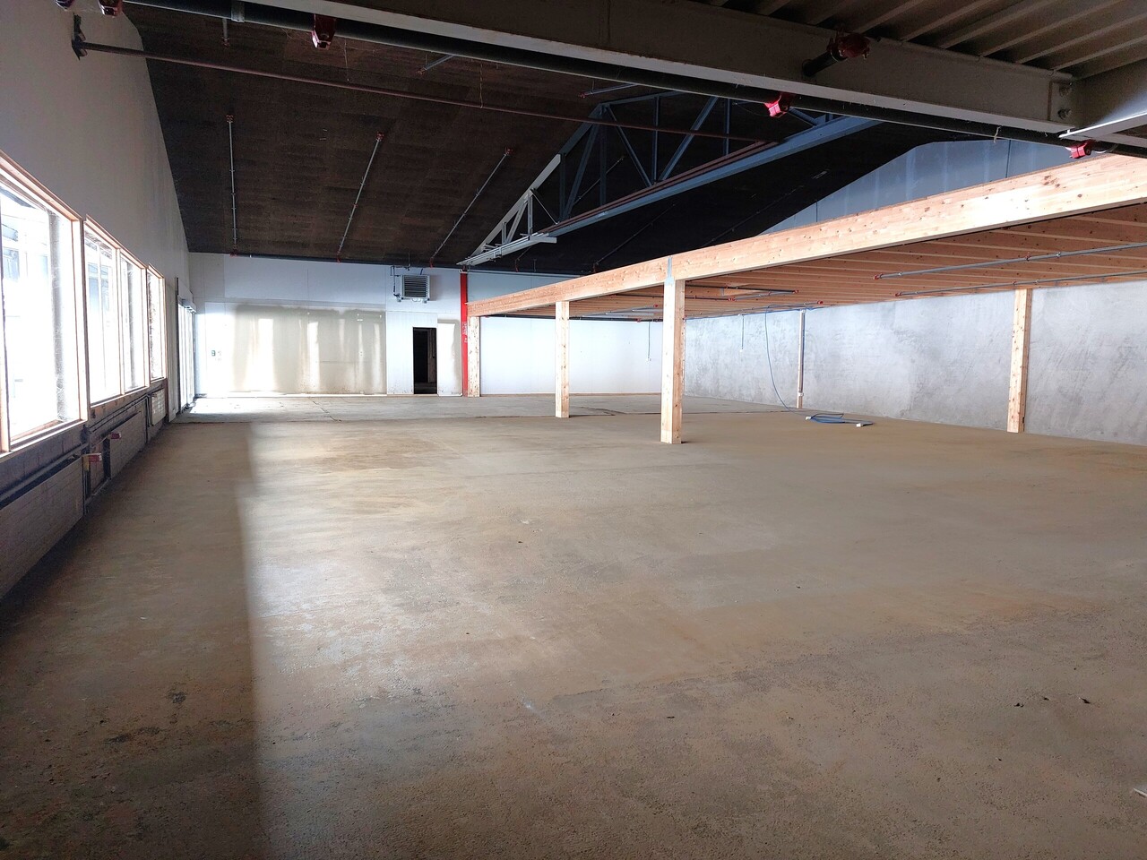 582m² commercial, photo 1 of 7