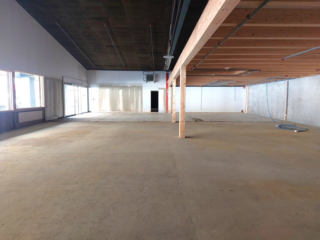 582m² commercial, photo 2 of 7