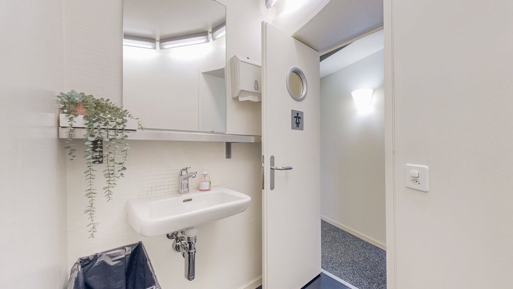 236m² office