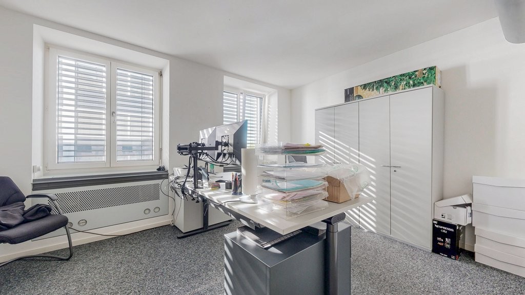 236m² office