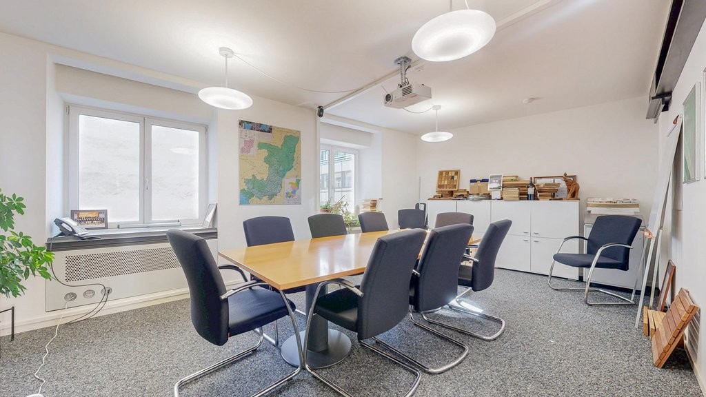 236m² office