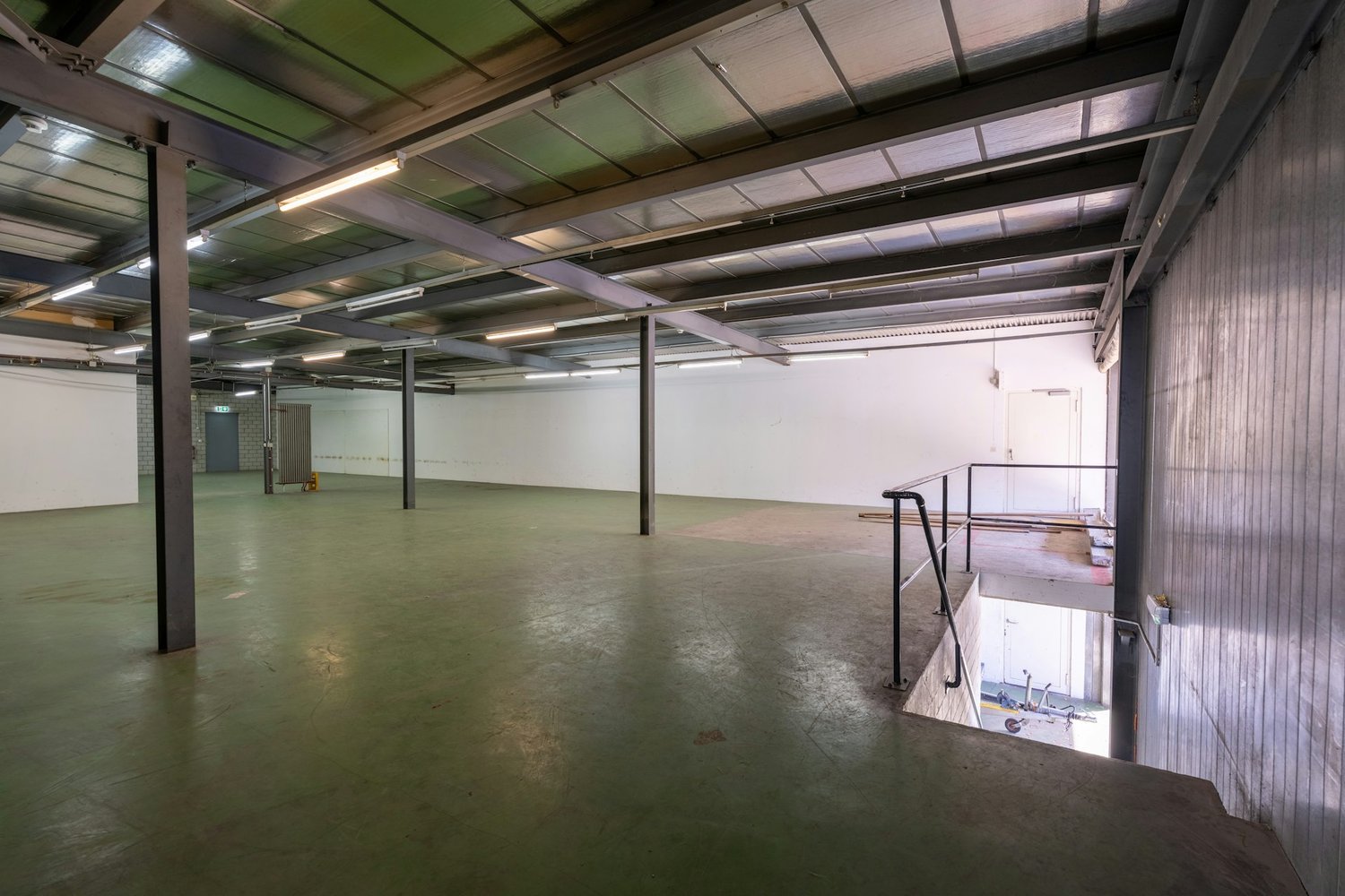 813m² commercial, photo 2 of 7