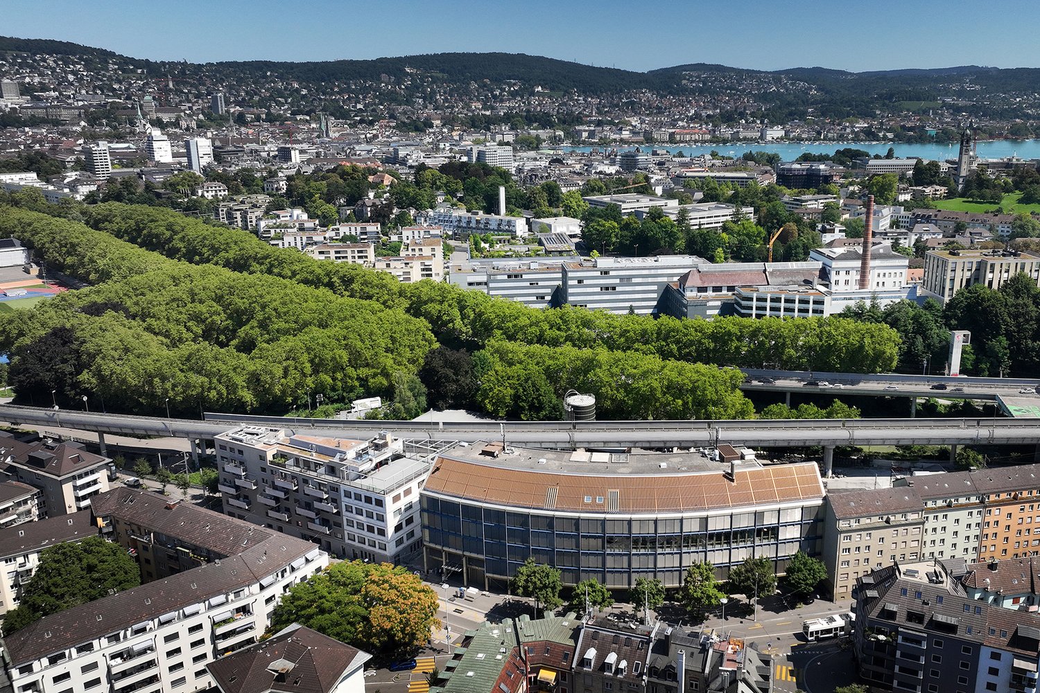 667m² office, photo 1 of 10