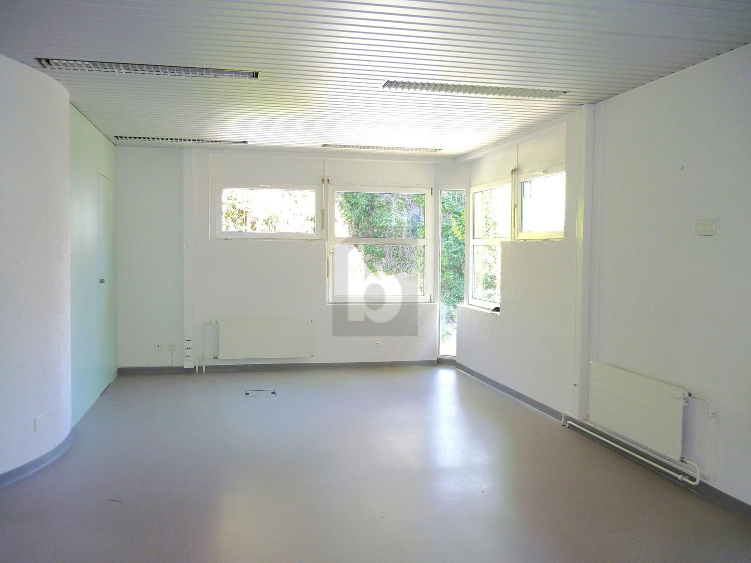 208m² office, photo 1 of 4