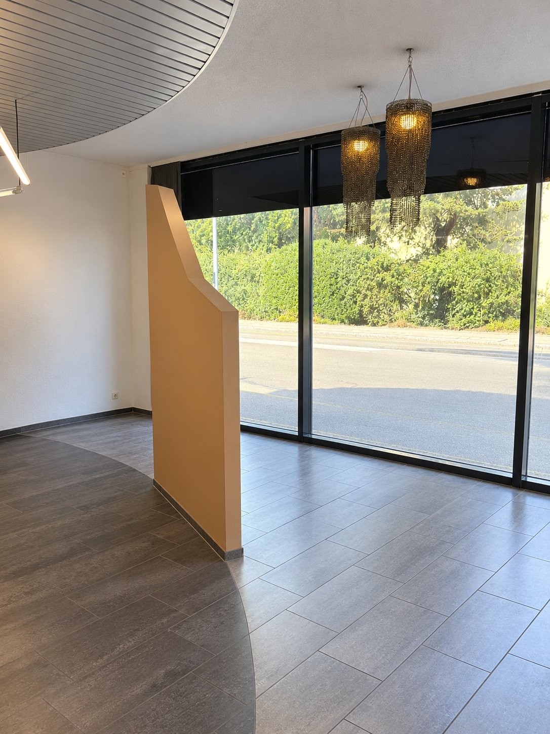 Commercial, photo 6 of 8