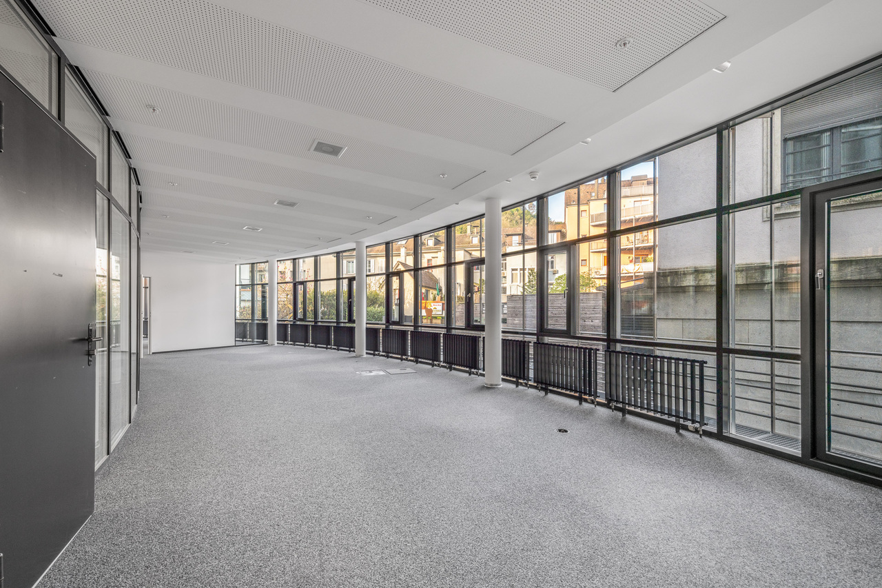 560m² commercial