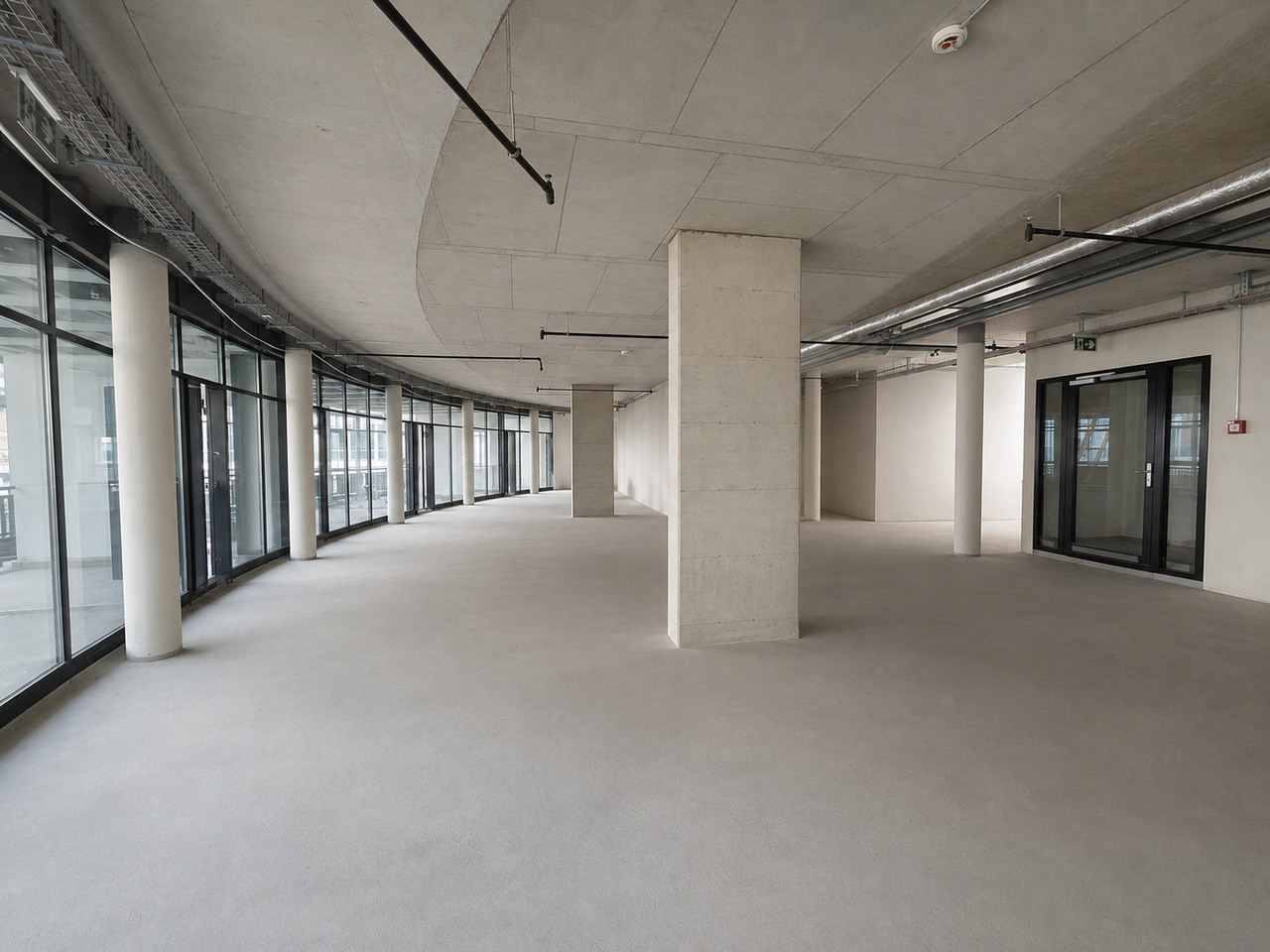 560m² commercial