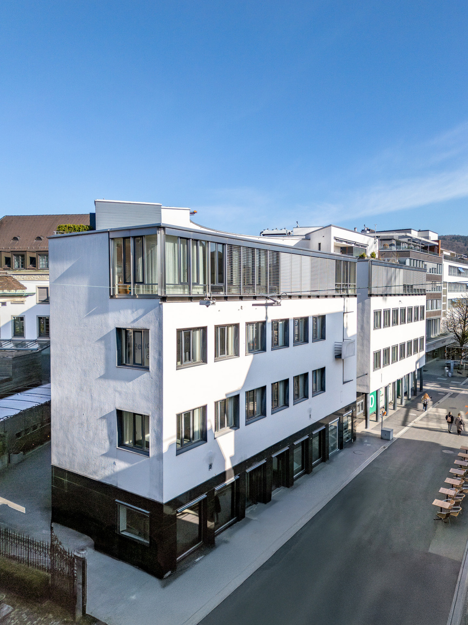 560m² commercial