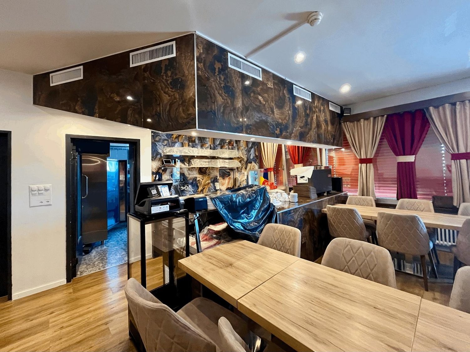100m² restaurant, photo 2 of 4
