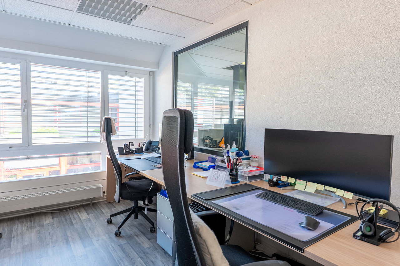 73m² office
