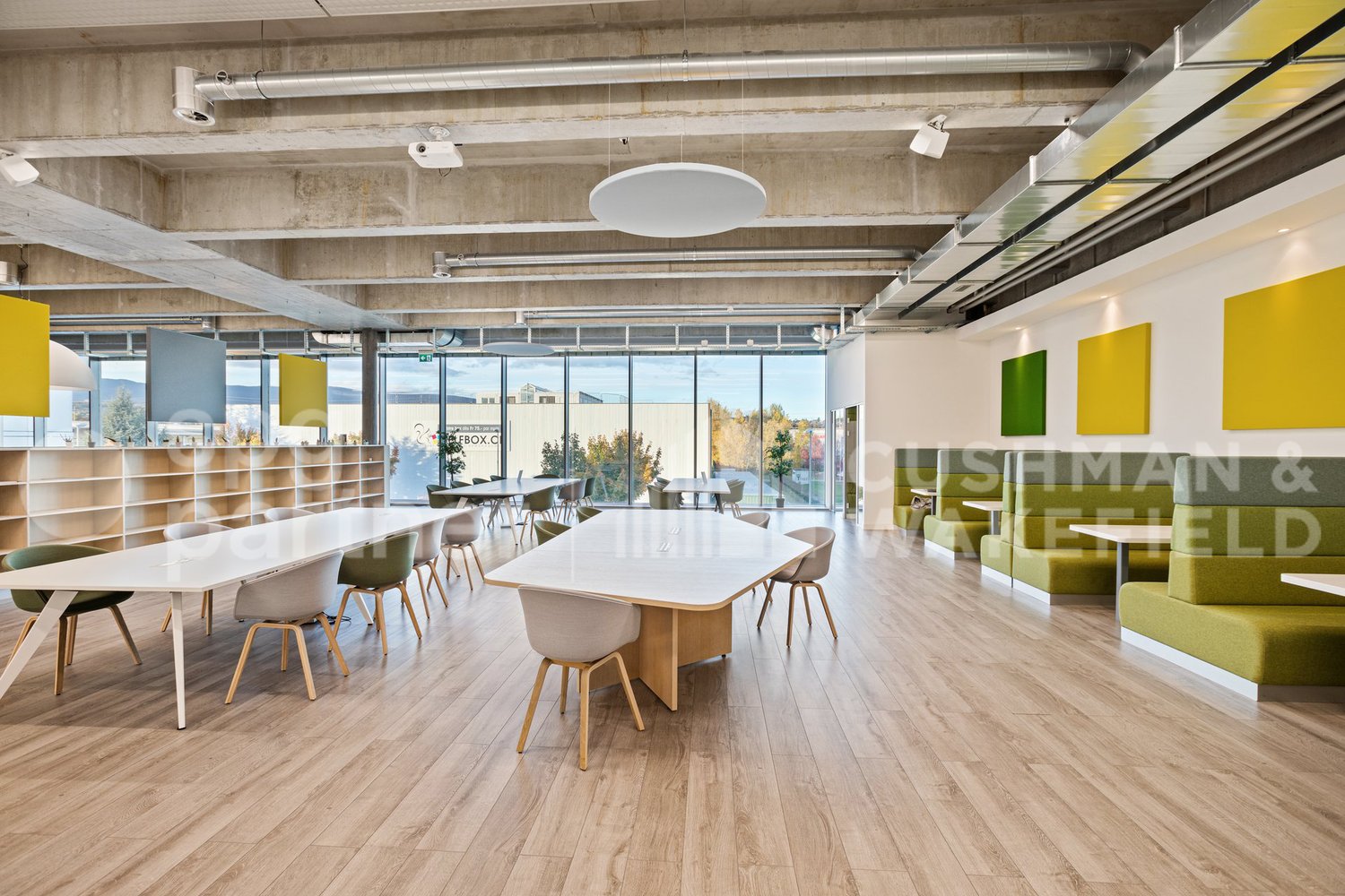 735m² office